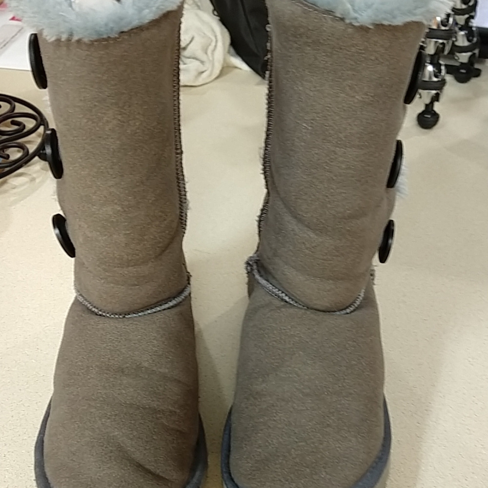 UGG Triple Bailey Button